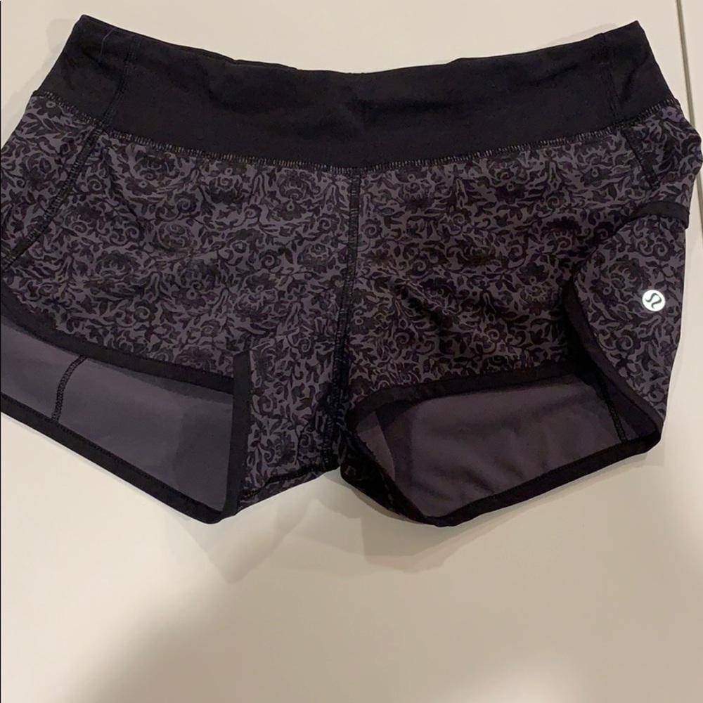 Lululemon paisley print athletic shorts size 6